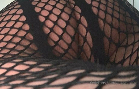 lyrarowell star top picture