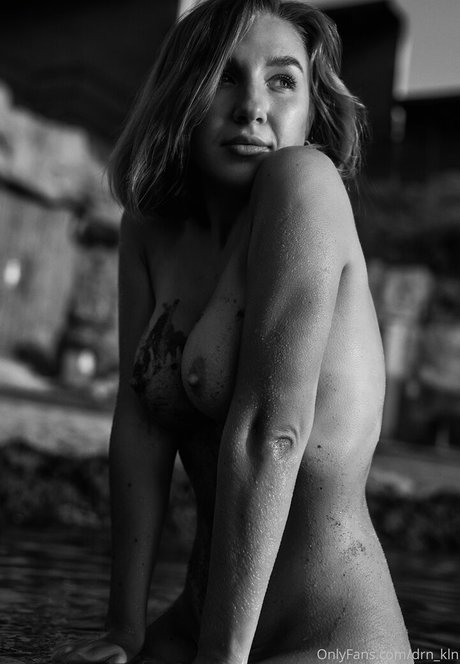 teen lesbian onlyfans nudes images