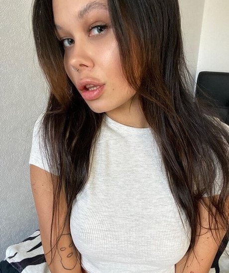 Ami Young hd pornstar image