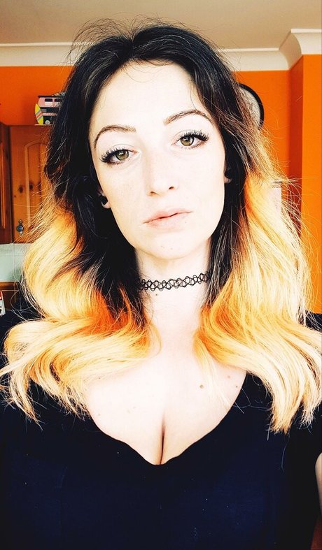 MsVnsfw pornstar erotic galleries