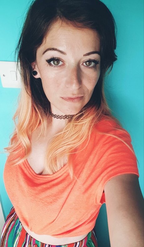 MsVnsfw model nude picture