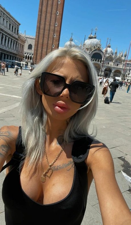 deeadivina star naked picture