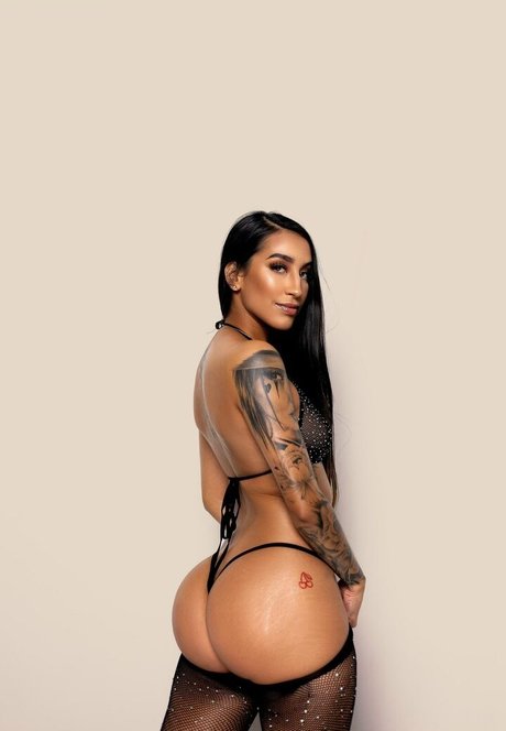 yurbae model art pic