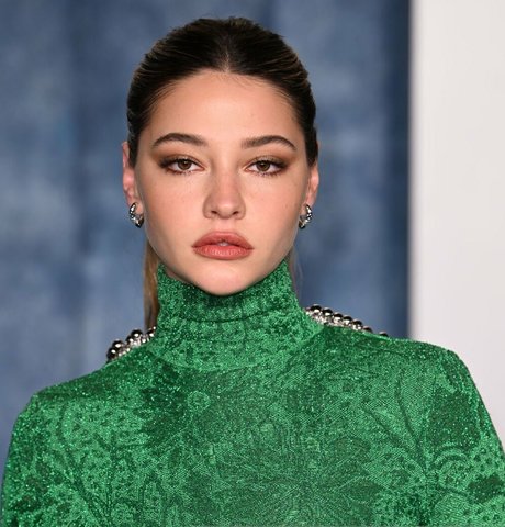 Madelyn Cline pornstar top image