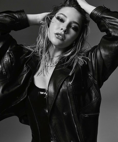 Madelyn Cline top pornstar archive