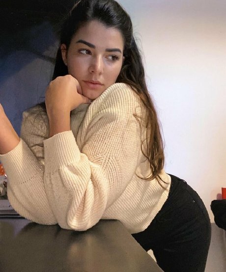 Anna Rebellato free model images