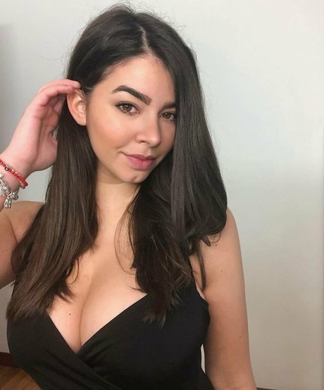 Anna Rebellato star nude img