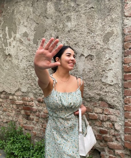 Anna Rebellato star free pictures