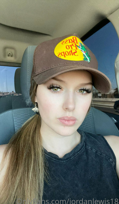 jordanlewis18 sexy model photo