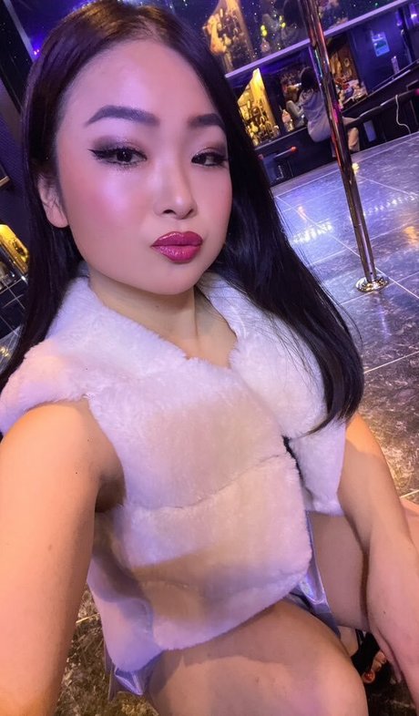 Childish Lina nude pornstar pic