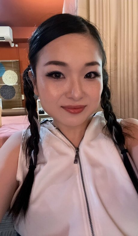 Childish Lina erotic star archive