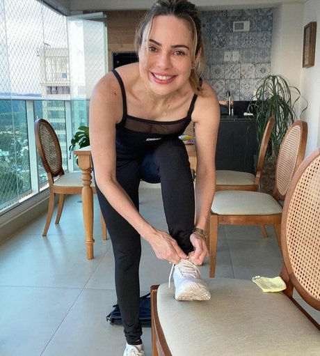 babe brunette onlyfans hd images