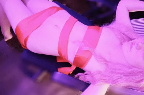 HappyLikeAwall hd actress img