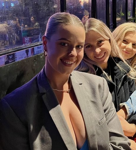 Jasmine Ramage pretty star photos