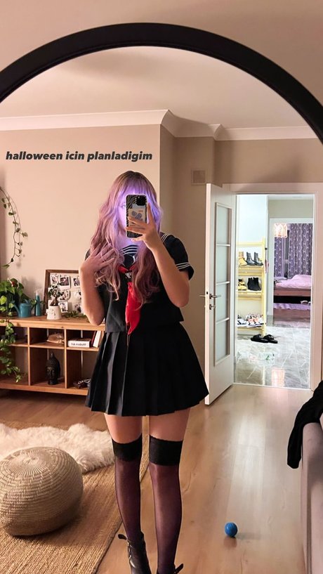 miafitz naked model photo