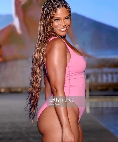 Kamie Crawford star pornographic pictures