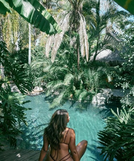 Kamie Crawford model art photo