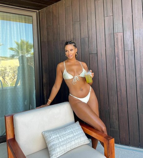 Kamie Crawford model hd pic