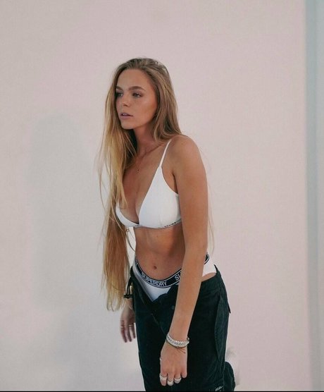 Lies Zhara pornstar perfect galleries