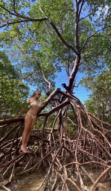 Leticia Spiller model nude galleries