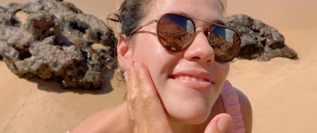 aprilbigass free actress img