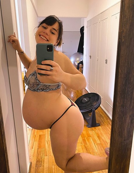 aprilbigass beautiful model pics