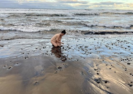 boobStruggle star nude pic