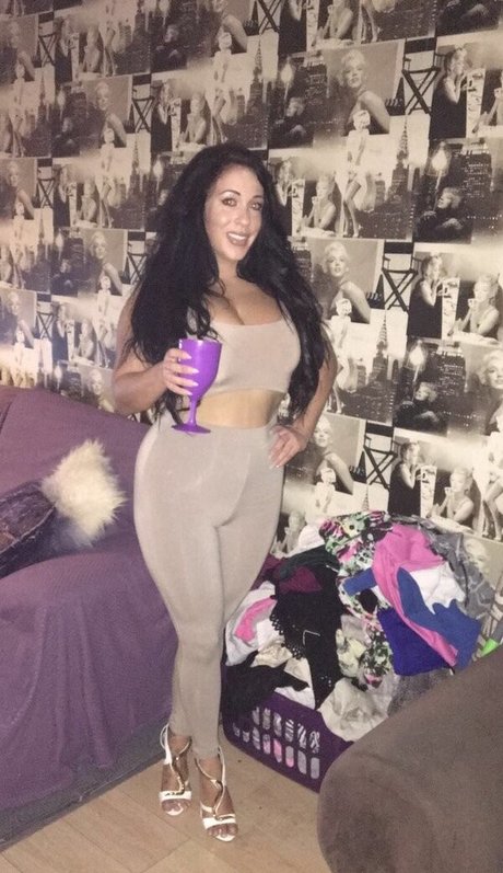 Kelly Louise Sheridan model nice picture