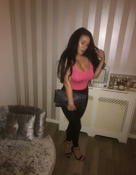 Kelly Louise Sheridan art model pic