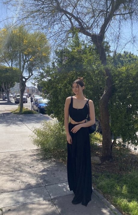 Kira Kosarin pornstar hd images