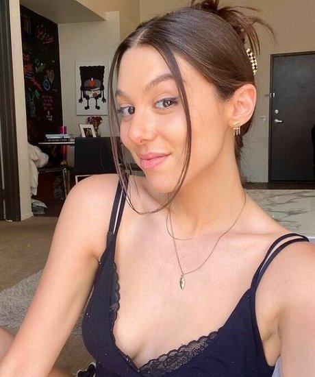 Kira Kosarin Profile photo