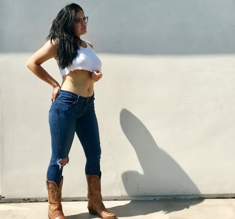 Ariel Winter naked actress archive