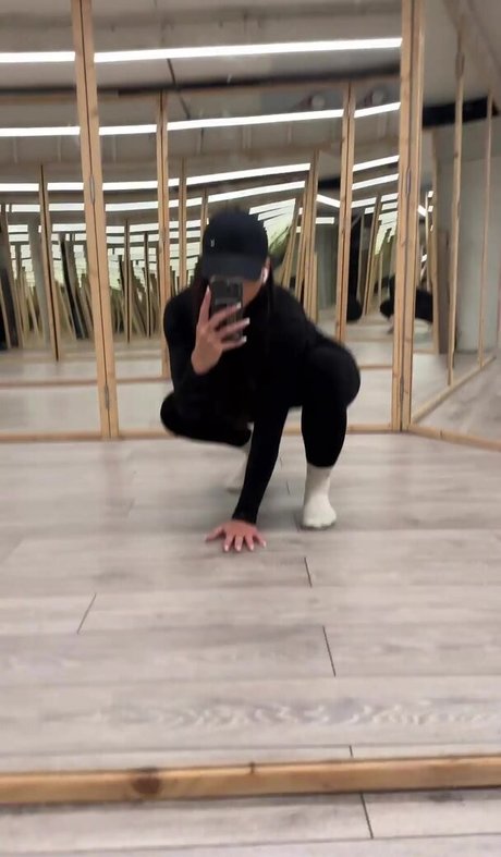 Leah Shutkever nice star photo