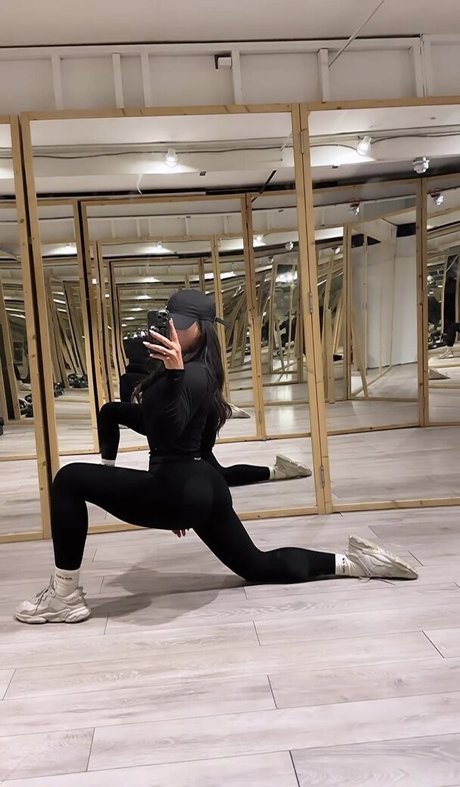 Leah Shutkever model free photo