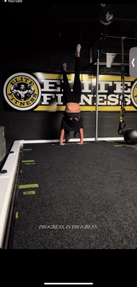 Leah Shutkever exclusive model img