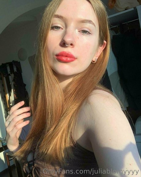 juliablomyyyy sex pornstar photo