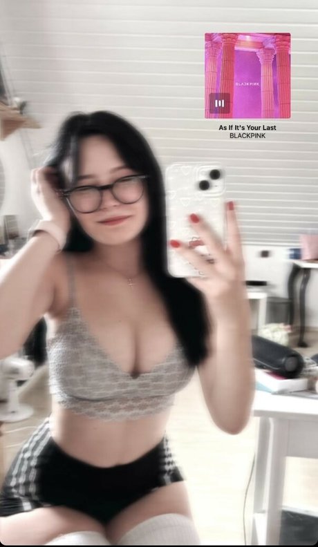 Jouerdis nude actress picture