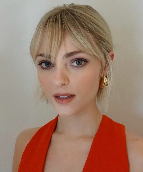 AnnaSophia Robb adult actress gallery