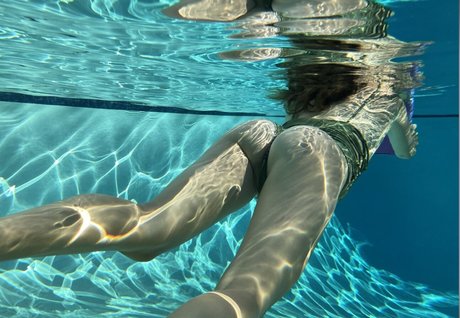 Laura Perlongo model pornographic img