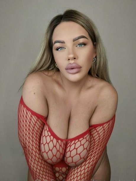 milana natural sexy model images