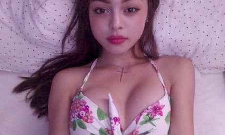 LilyMayMac pretty model picture