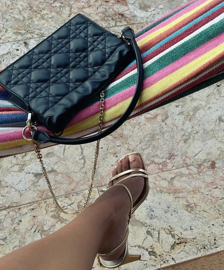 LilyMayMac model pornographic images