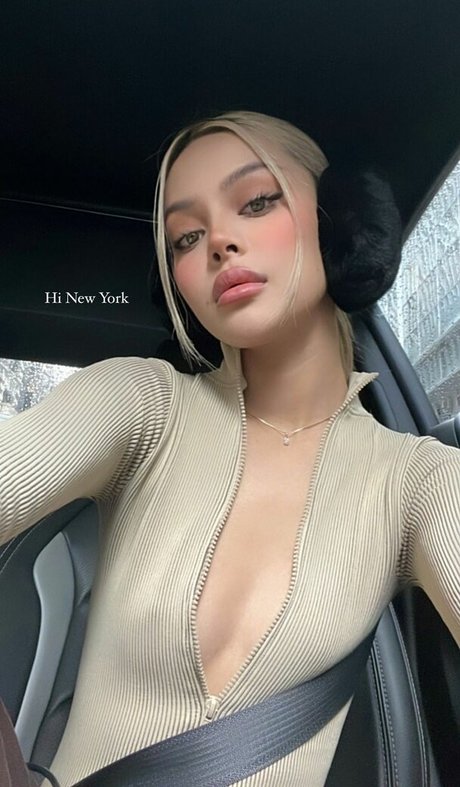 LilyMayMac pornstar adult photo