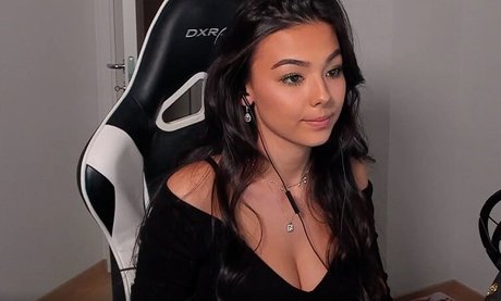 asian brunette onlyfans exclusive gallery