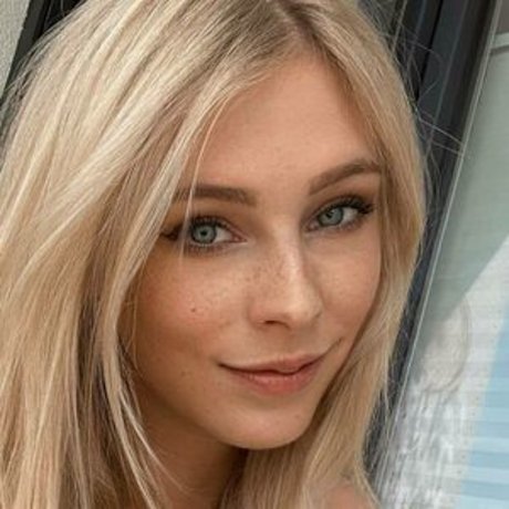 Milschbaum adult model picture