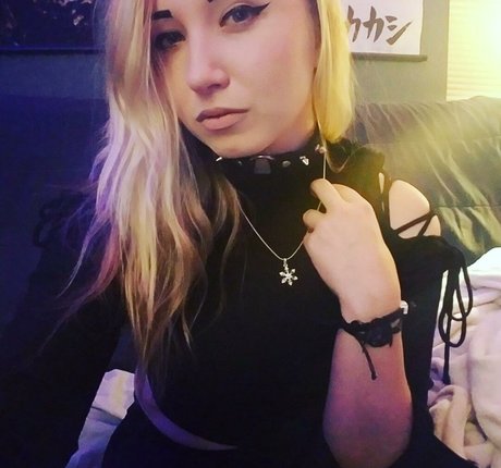 Abadon art actress pic