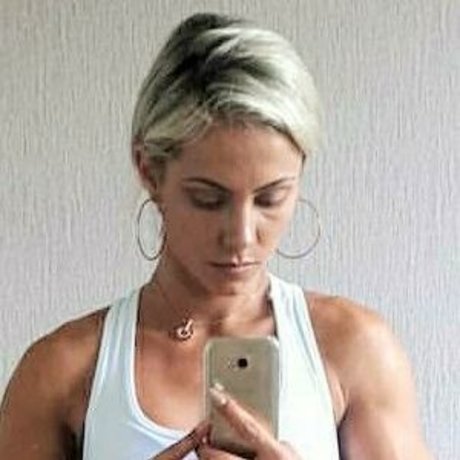 Vivi Winkler exclusive actress archive