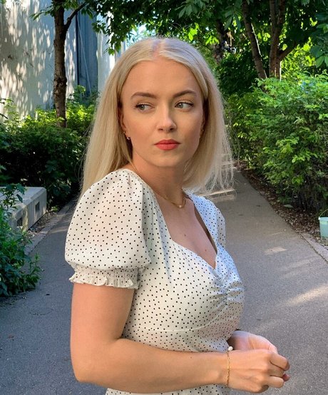 Mimi Lintrup star naked img