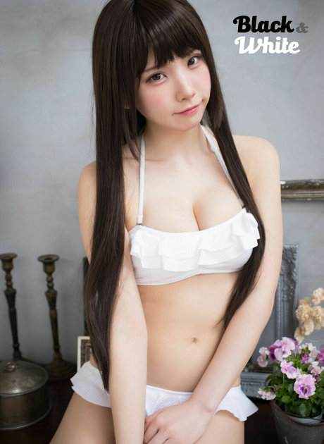 Enako model perfect pic