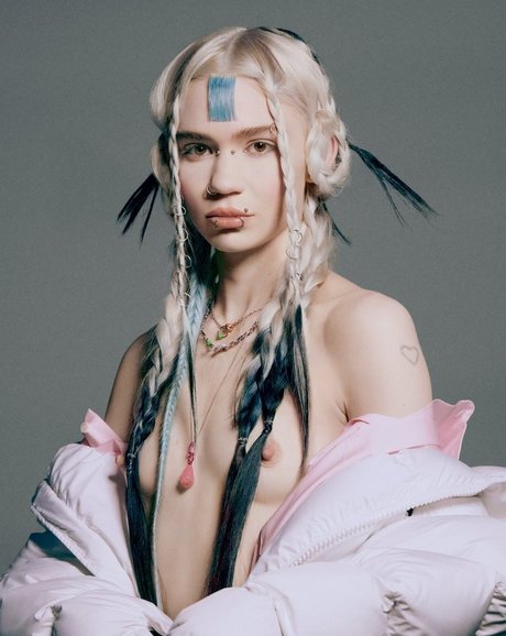 Grimes pretty model img